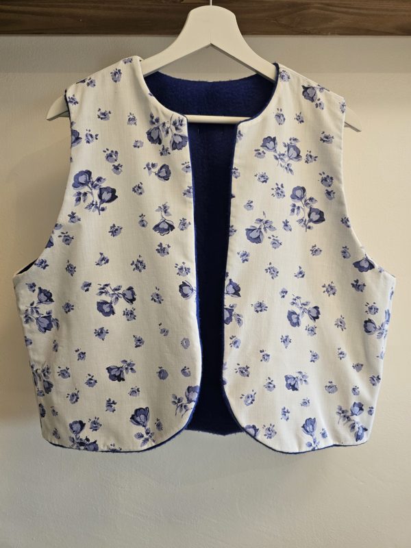 Gilet réversible - Coloris bleu cobalt & tissu fleuri - Taille unique – Image 6