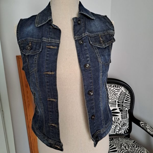 Veste en jean Upcyclée sans manche taille 36 – Image 2